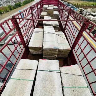 焦作 黄金麻花岗岩荔枝面，光面毛板装车完成