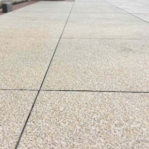 焦作 黄金麻花岗岩石板材荔枝面地面铺装效果