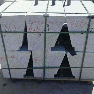 焦作 芝麻白异形坐凳，石凳