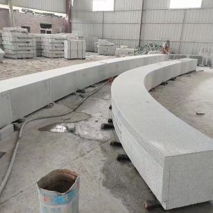 焦作芝麻白花岗岩石板材 园林光面弧形坐凳