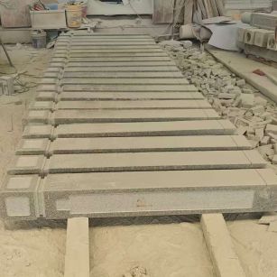 焦作 芝麻白异形加工雕刻-栏杆大柱，方柱