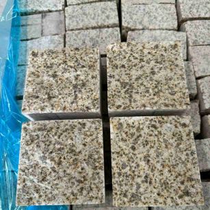 焦作 黄金麻花岗岩自然面小方块，弹石，马蹄石等