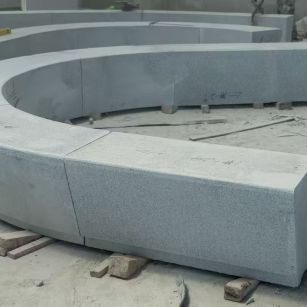 焦作 芝麻白花岗岩光面弧形坐凳