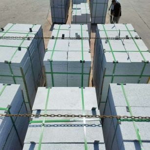 焦作 芝麻白花岗岩5公分地铺石 花岗岩厂家工厂装车日常