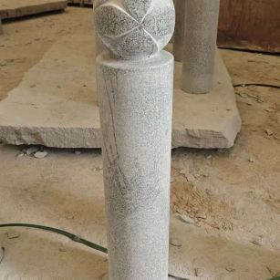 焦作 芝麻白花岗岩石材挡车石柱、停车柱、圆柱挡车柱、方柱挡车柱等