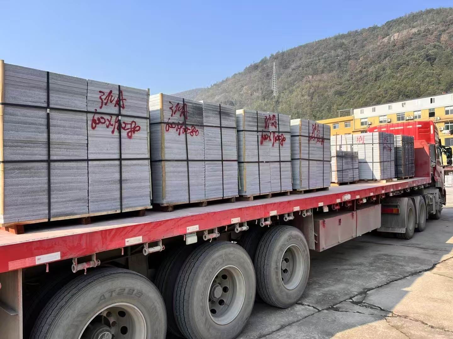 焦作 芝麻灰地铺石出货日常