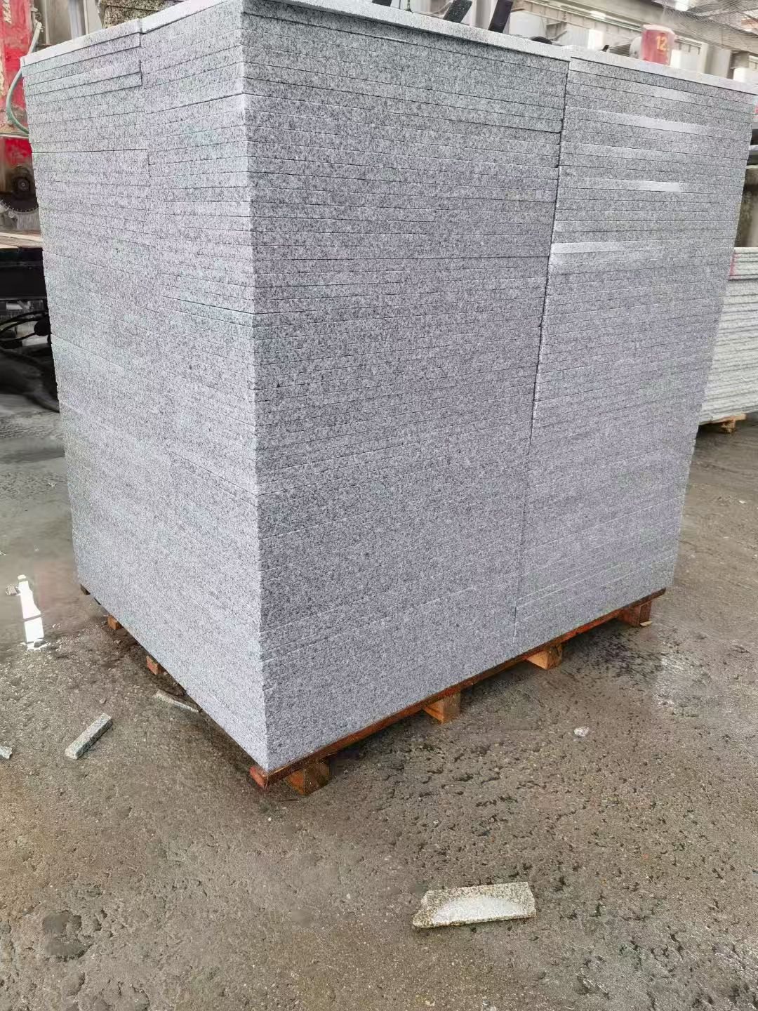 焦作 芝麻白火烧面1.8厚300*600地铺石，尺寸标准，厚薄均匀