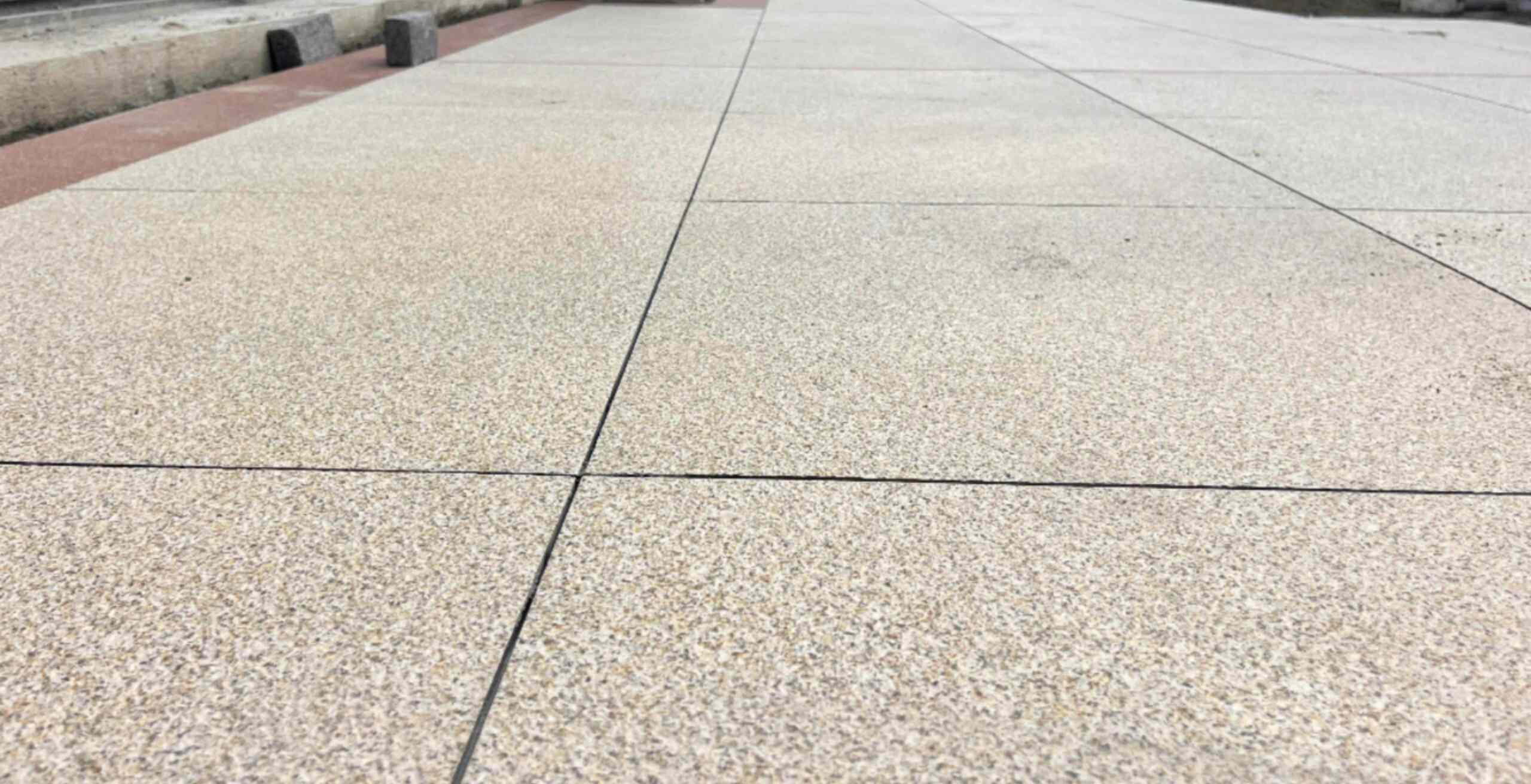 焦作 黄金麻花岗岩石板材荔枝面地面铺装效果