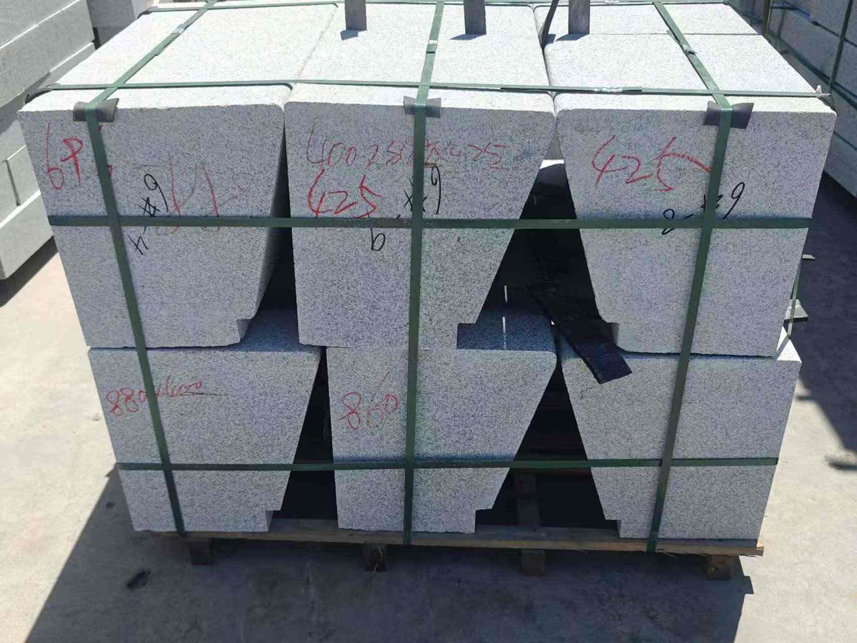 焦作 芝麻白异形坐凳，石凳