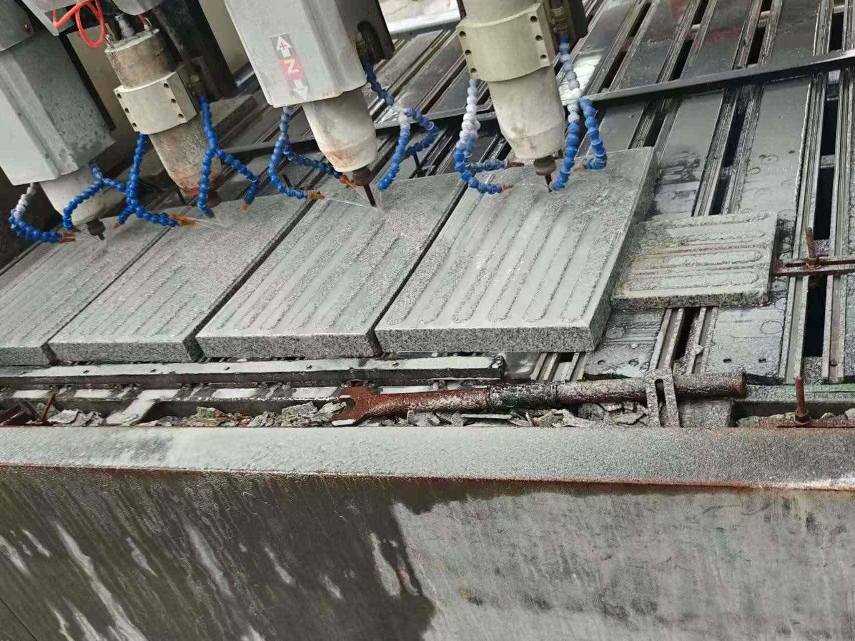 焦作 芝麻白花岗岩荔枝面盲道雕刻