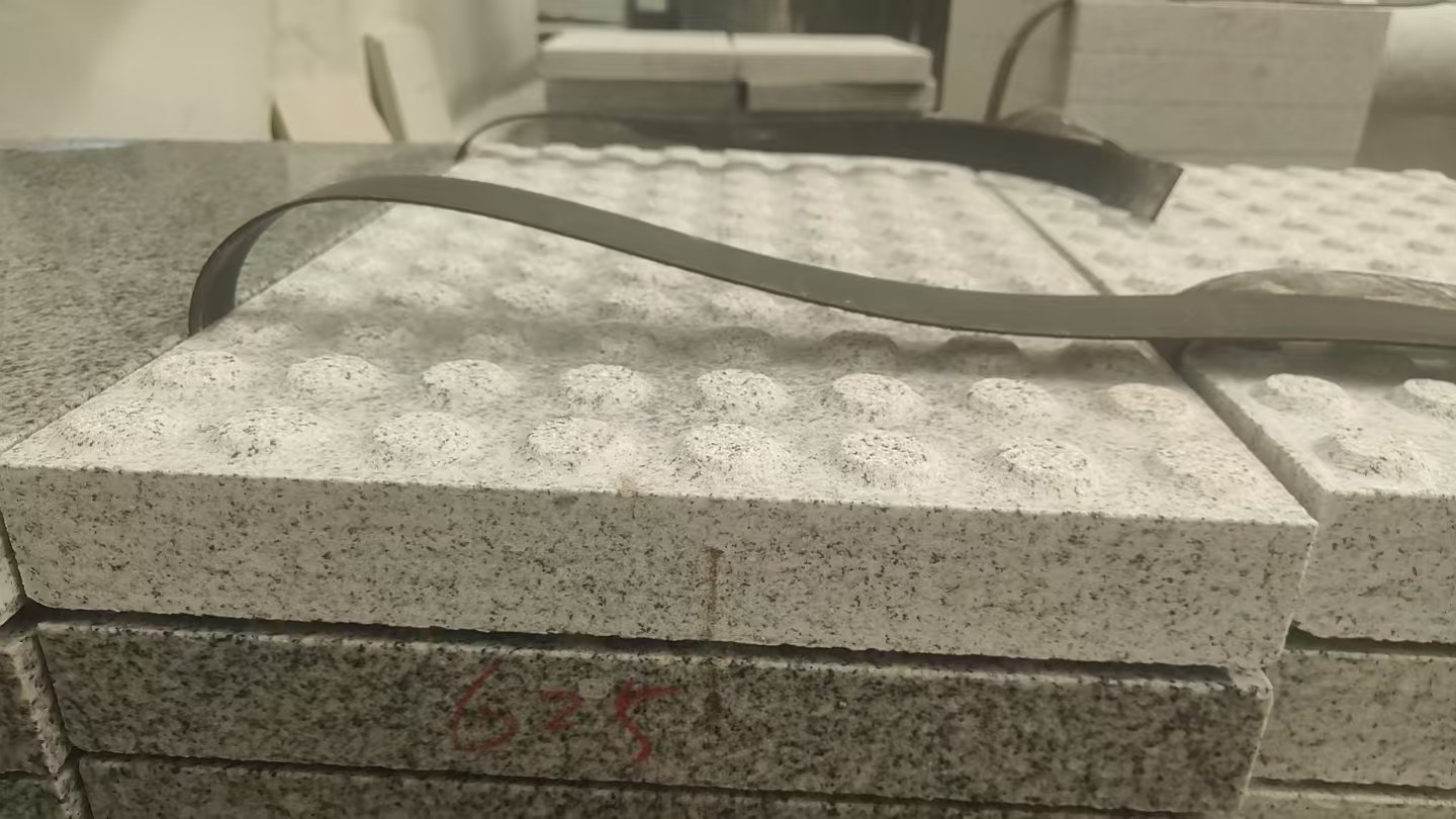 焦作 芝麻白花岗岩6.0公分荔枝面五轴加工雕刻盲点