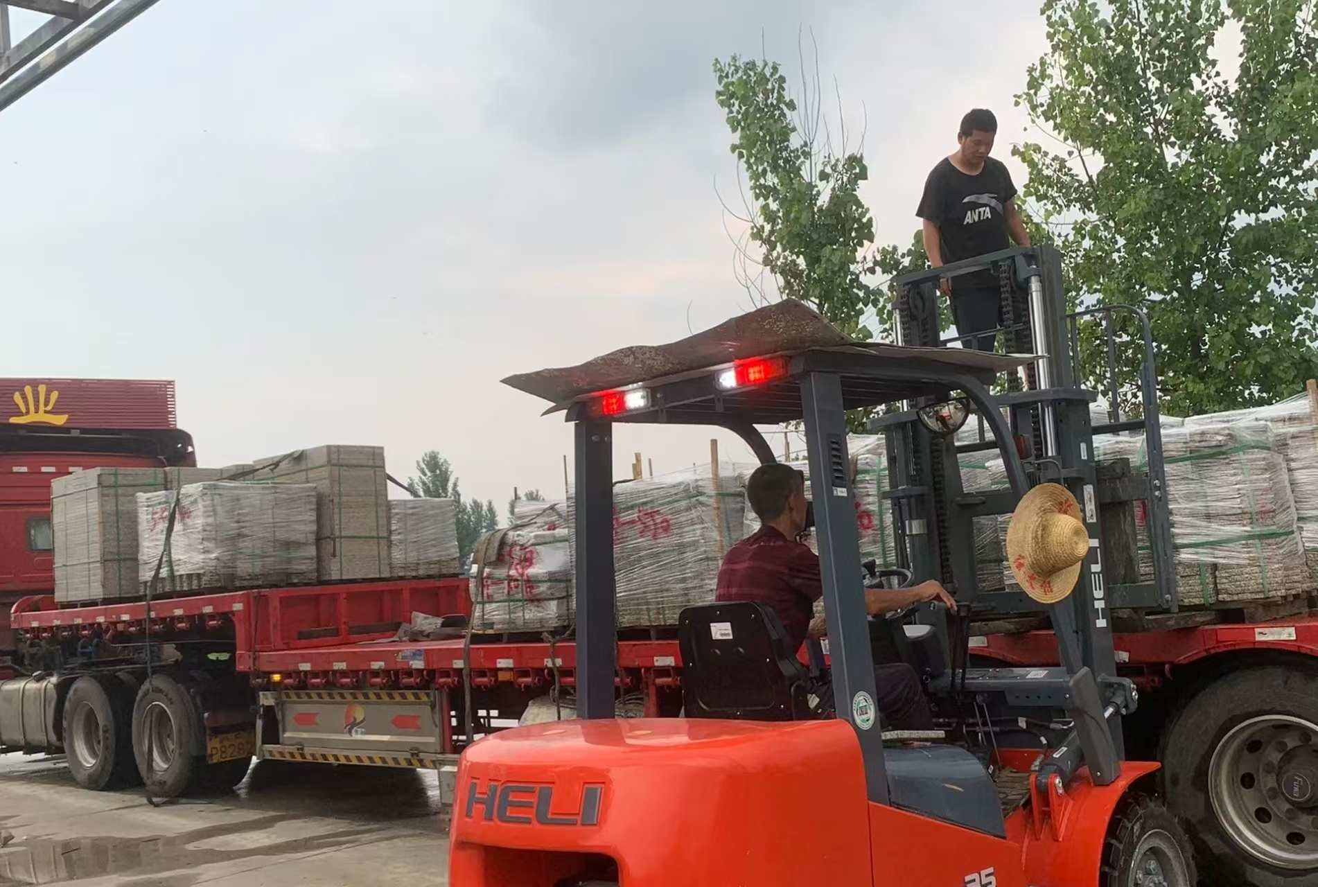 焦作 黄金麻冰裂纹，地铺石装车