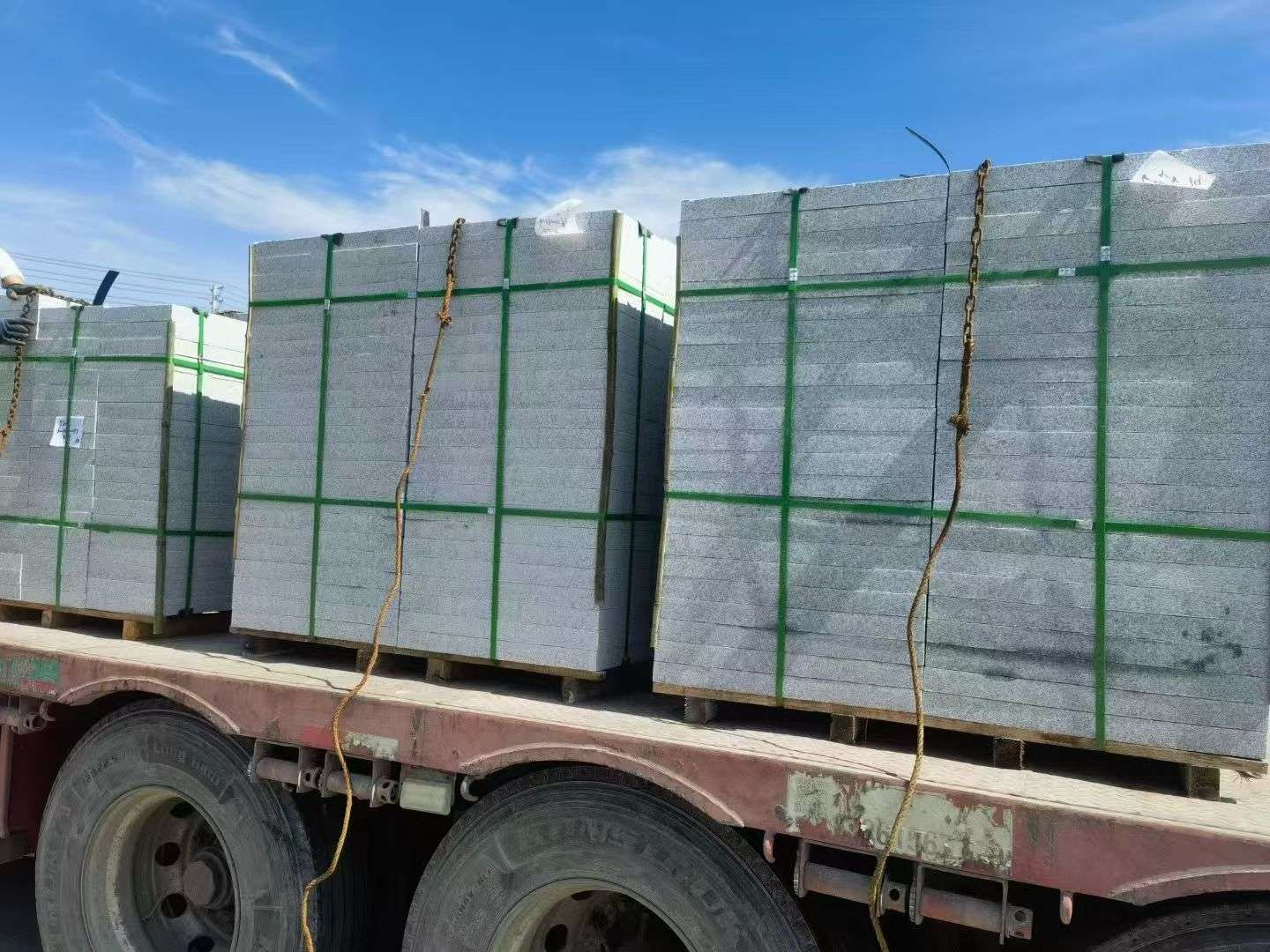 焦作 芝麻白花岗岩地铺石装车日常