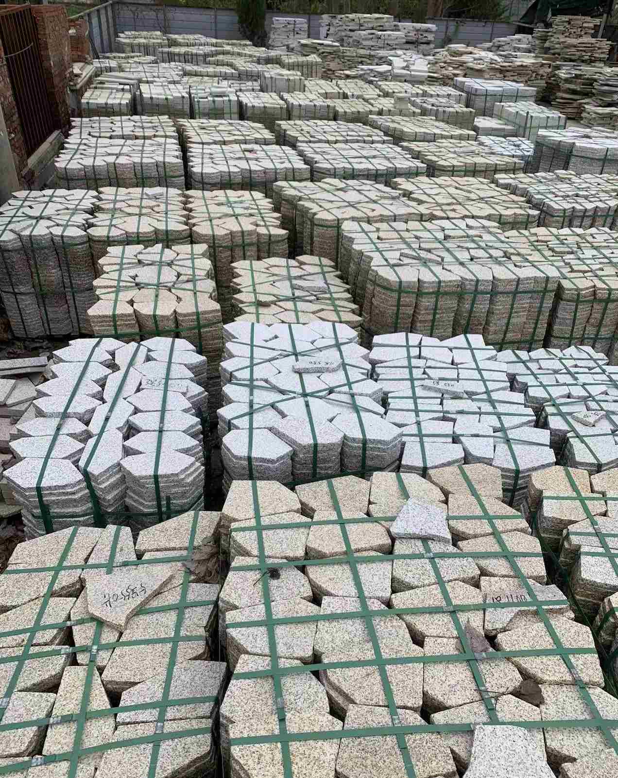 焦作 黄金麻白麻花岗岩荔枝面地铺石(冰裂纹)