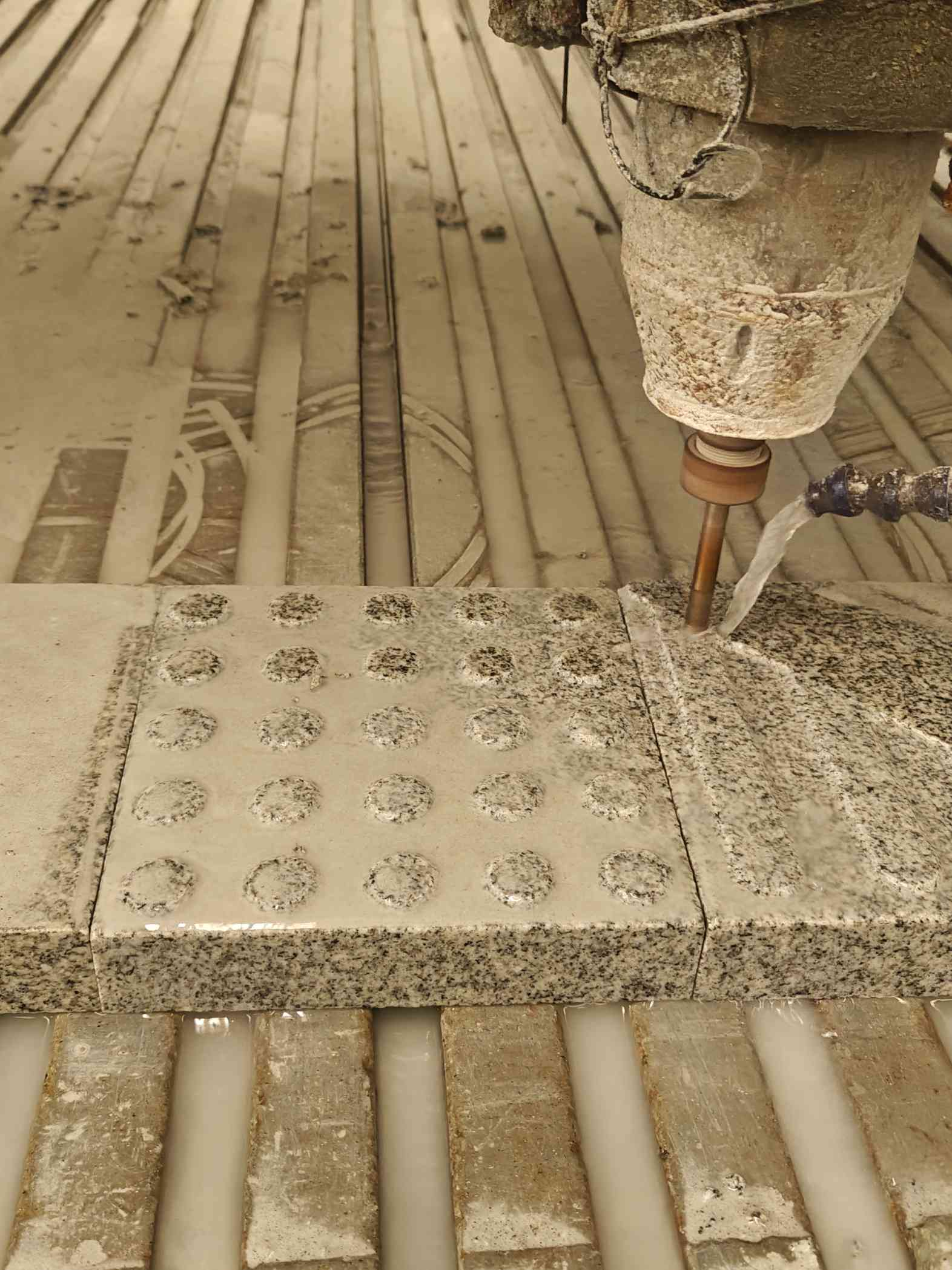 焦作 芝麻白花岗岩石材盲人石、盲道石、盲点石