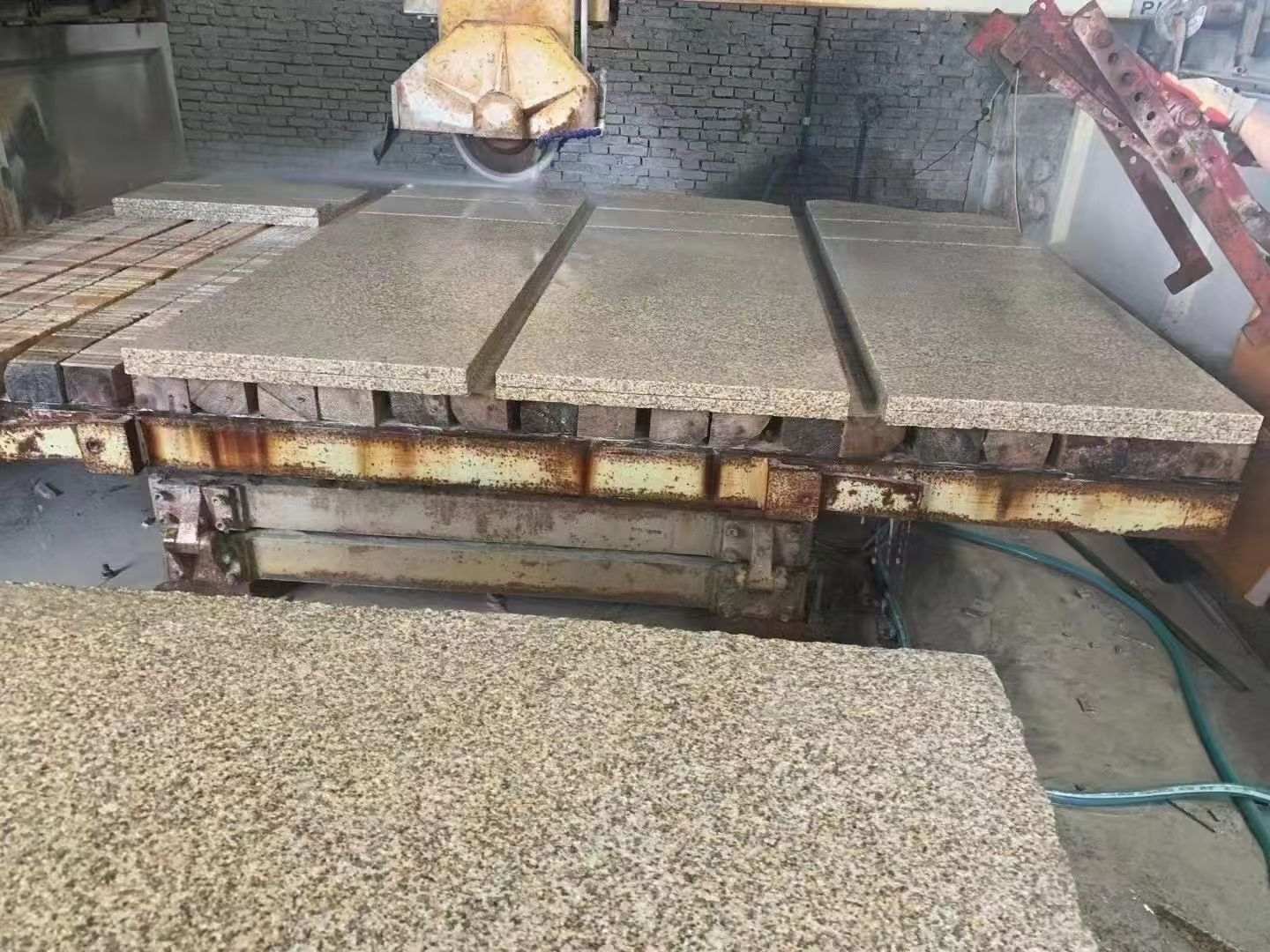 焦作 黄金麻荔枝面成品板加工