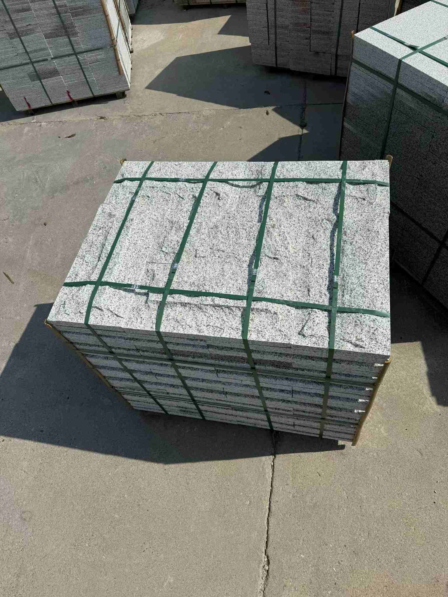 焦作 白麻花岗岩石材自然面蘑菇石成品