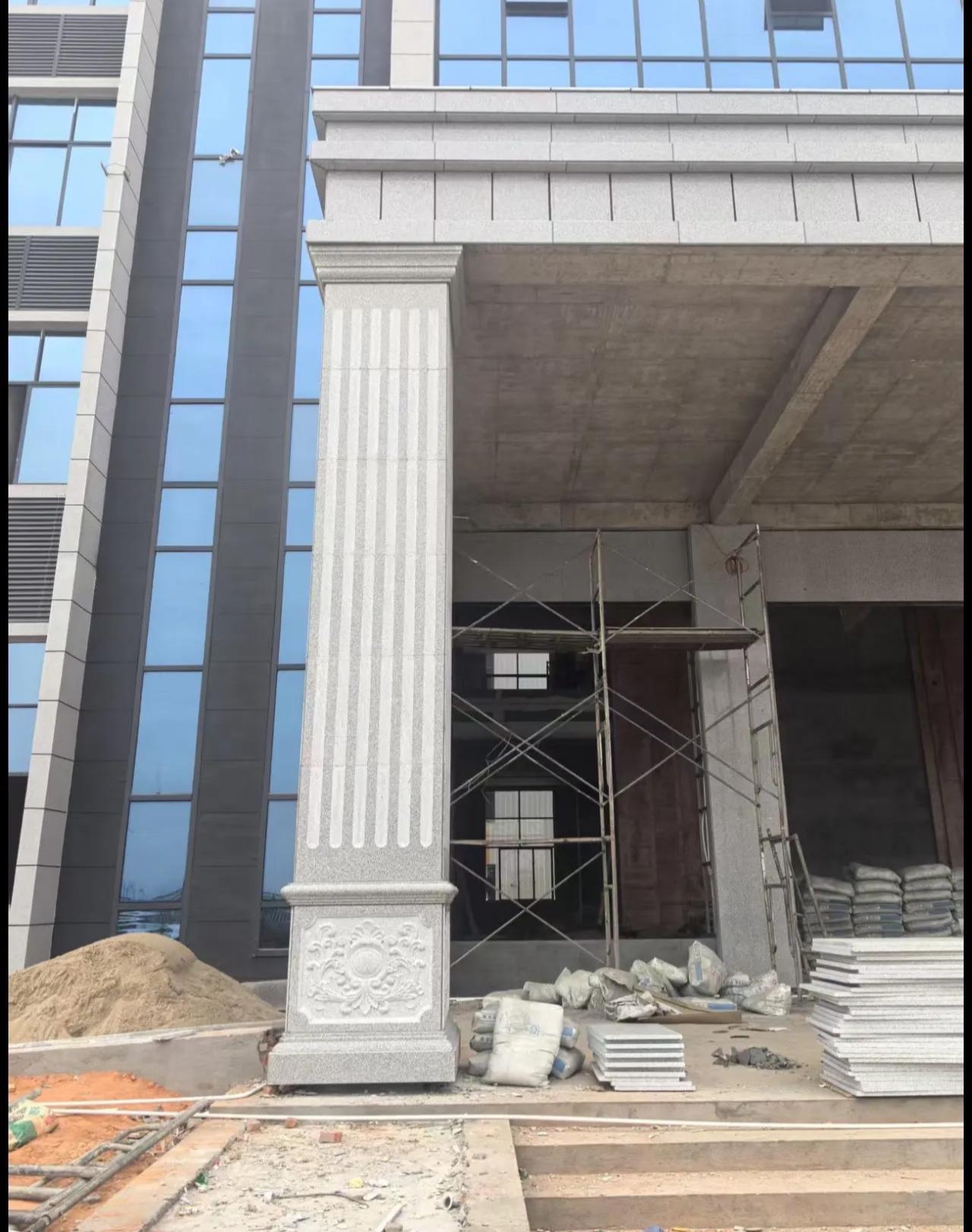 焦作 芝麻白光面花岗岩门楼大柱（罗马柱）配雕花底座