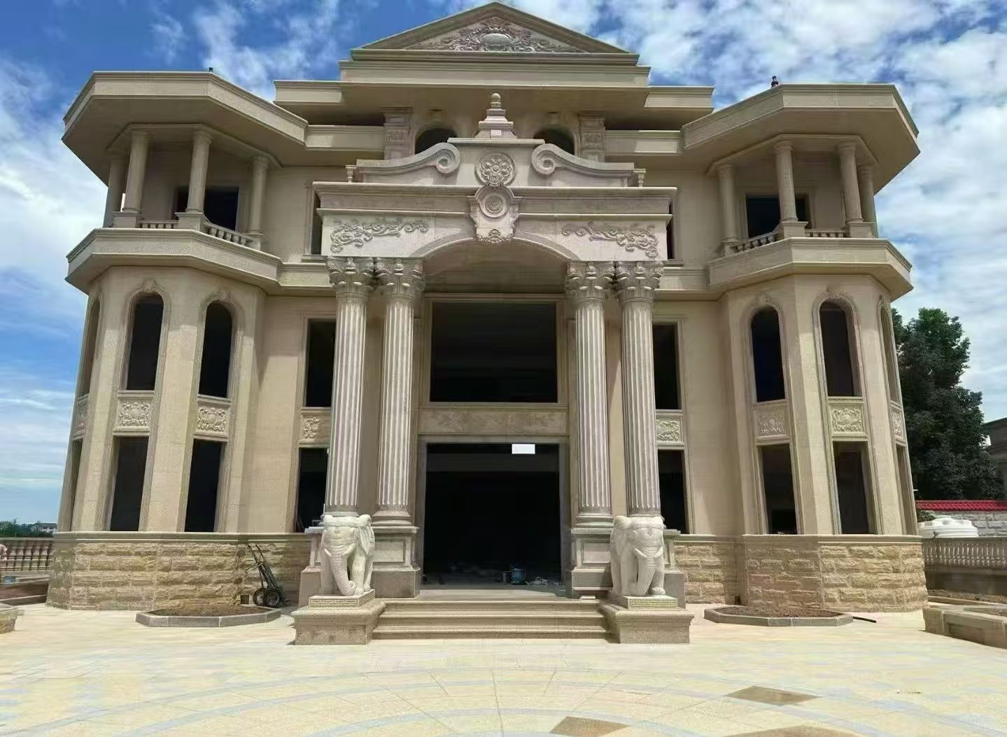 焦作 黄金麻别墅外墙干挂，大柱，大象，蘑菇石，雕花板