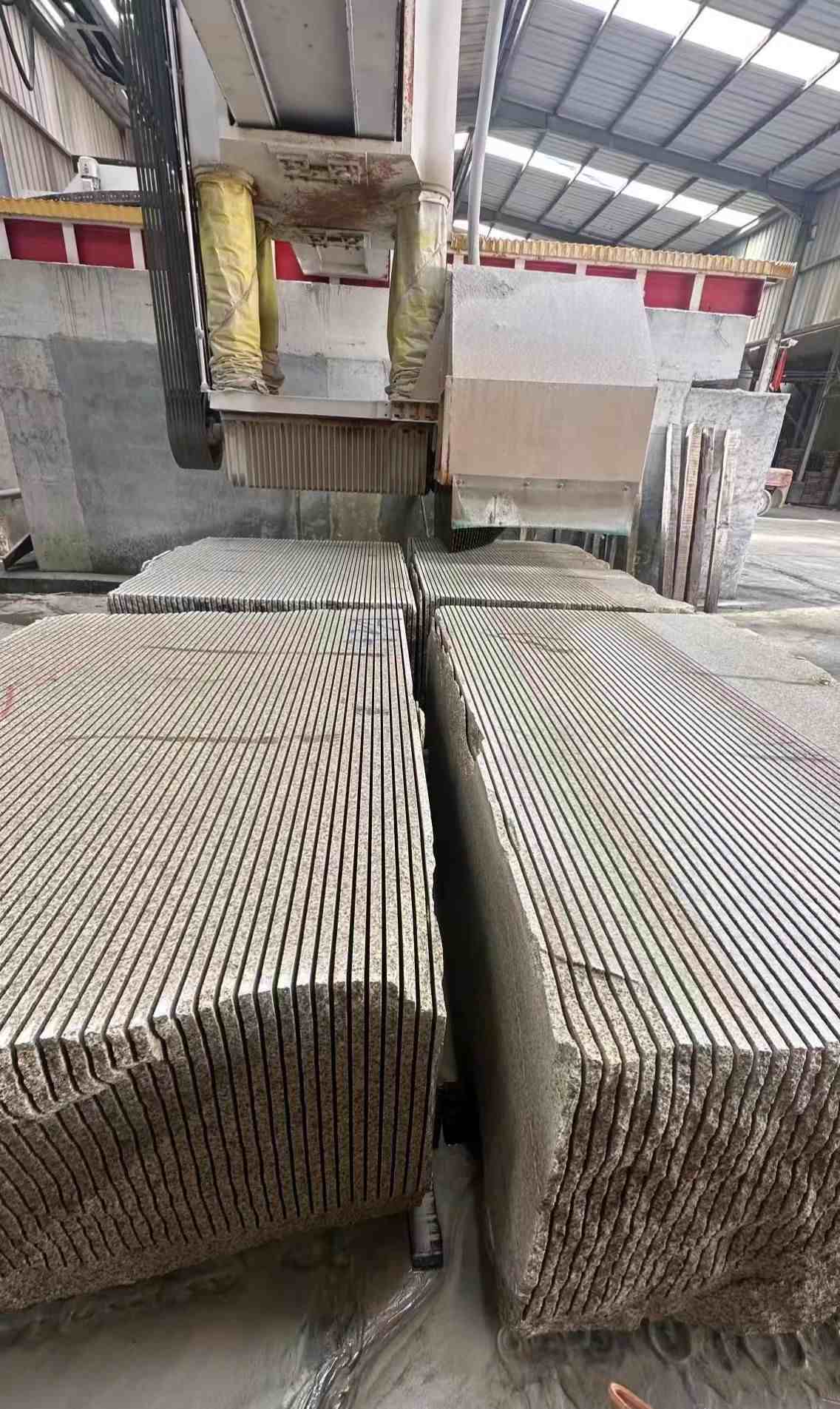 焦作 车间生产日常，黄金麻白麻花岗岩