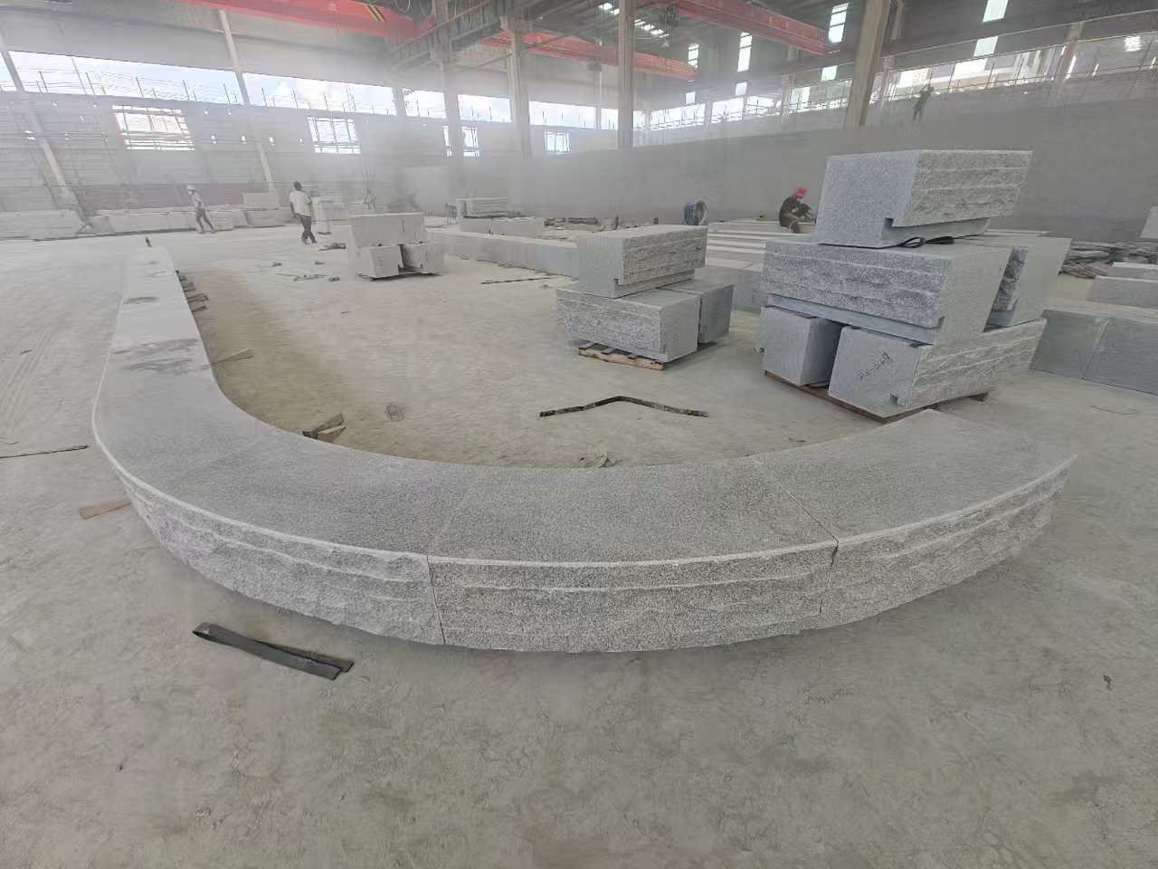 焦作 芝麻白异形坐凳，自然面光面弧形加工