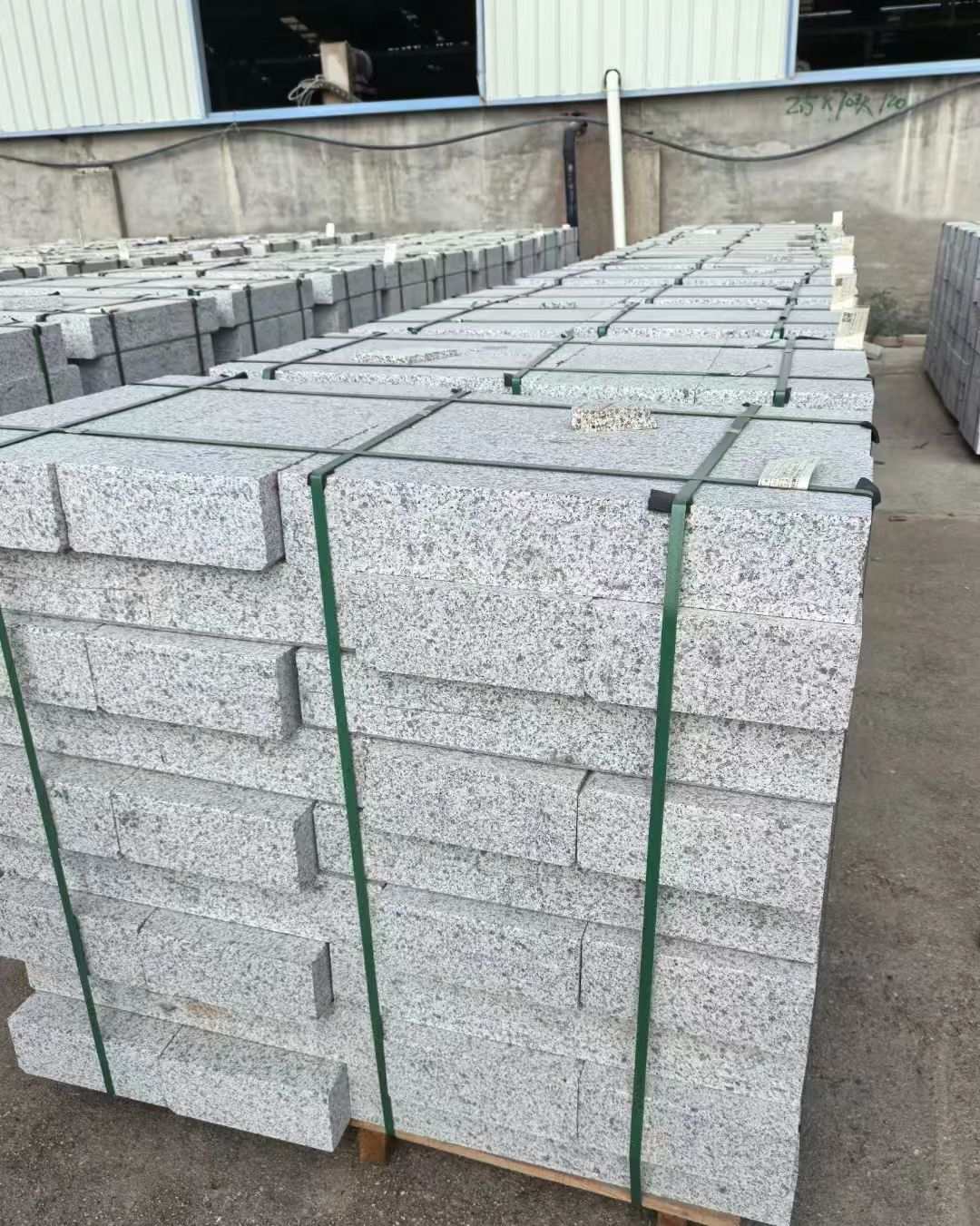 焦作 白麻花岗岩路沿石，弧形路沿石，道牙石，马路牙子，界石，路缘石，平沿石，直岩石，平缘石等