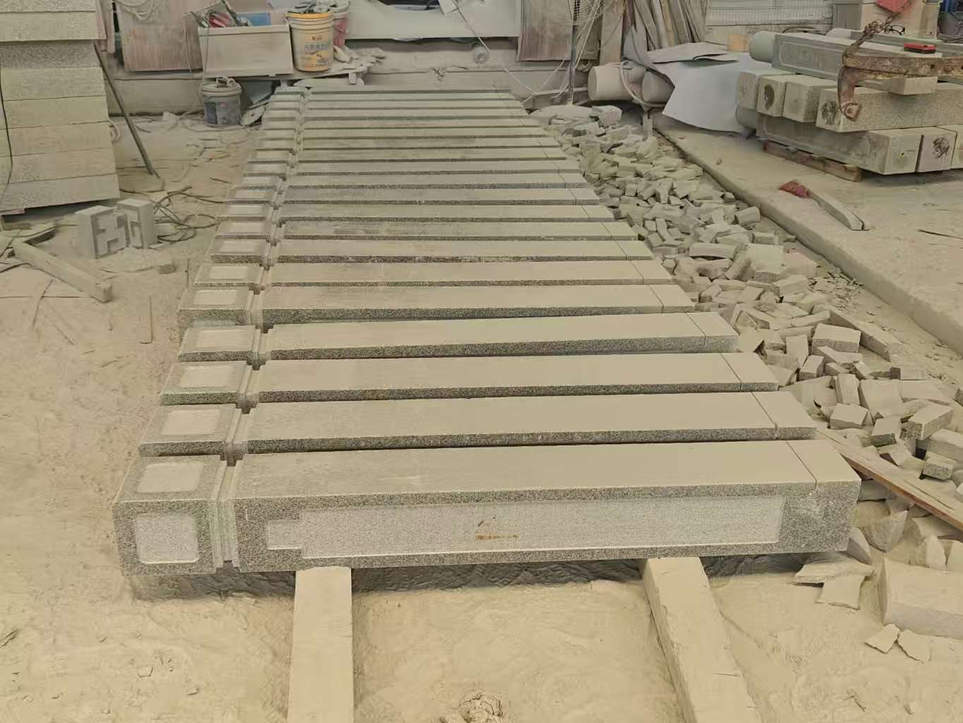 焦作 芝麻白异形加工雕刻-栏杆大柱，方柱