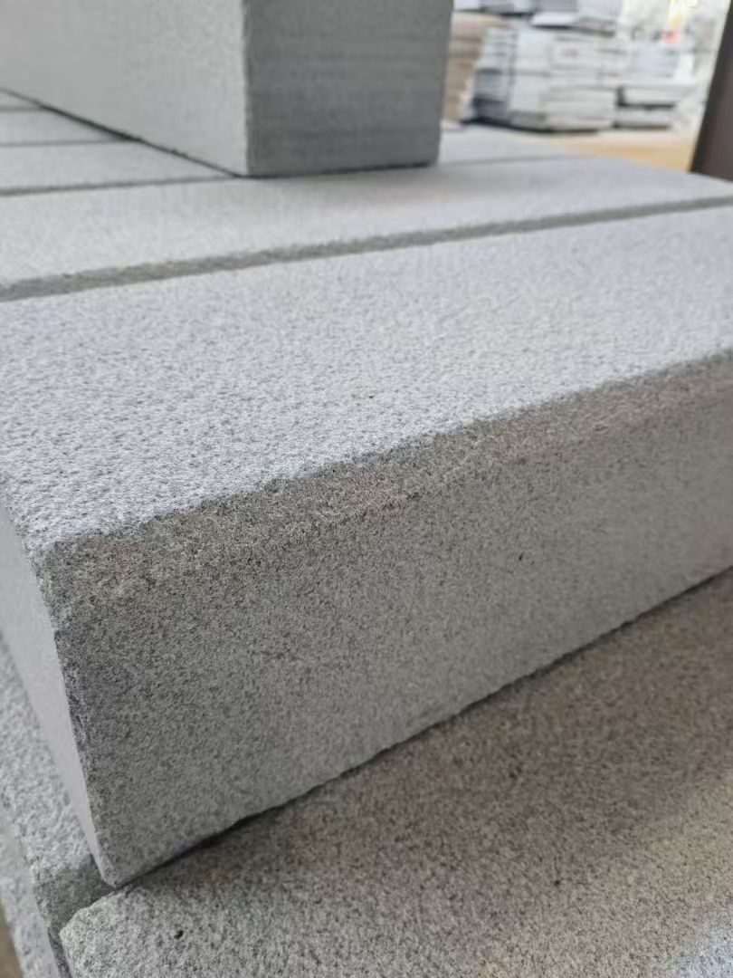 焦作 芝麻灰荔枝面路沿石