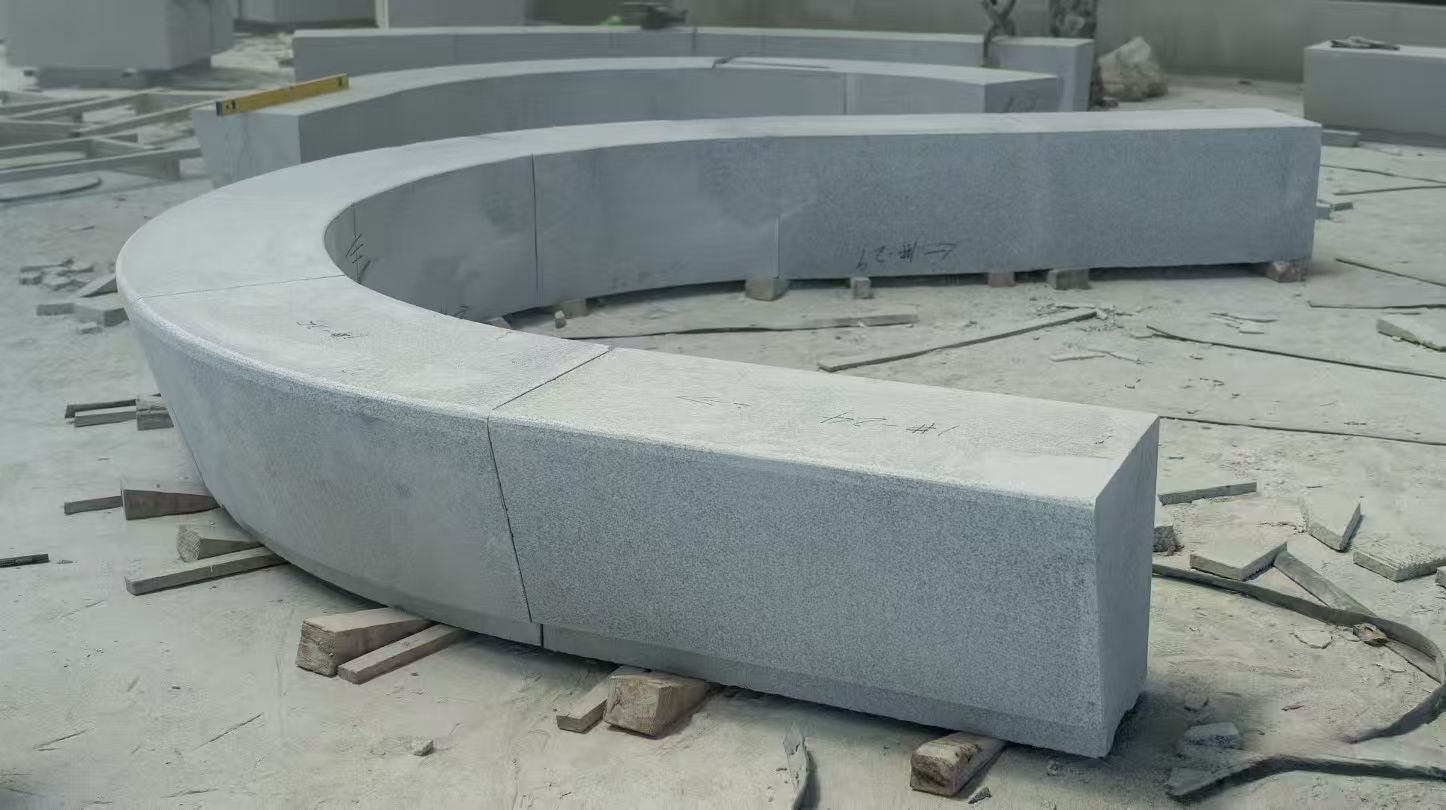 焦作 芝麻白花岗岩光面弧形坐凳