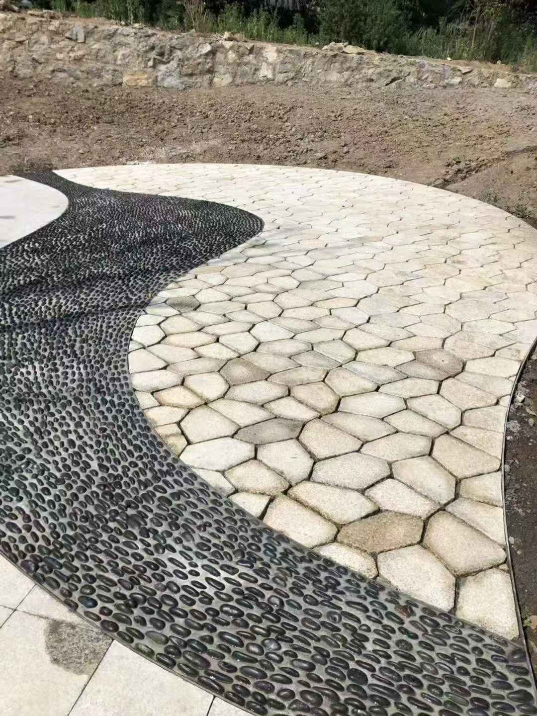 焦作 黄金麻冰裂纹地铺石工地铺装案例