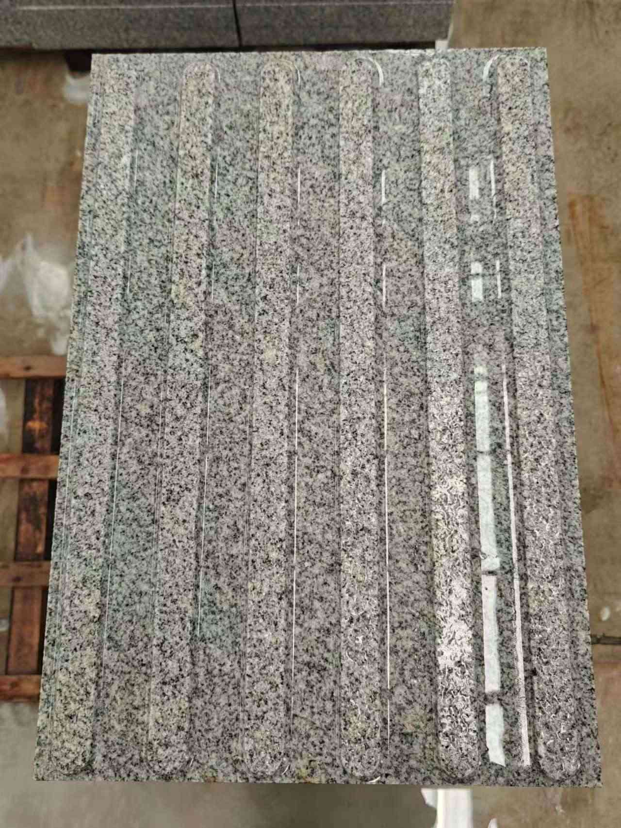 焦作 芝麻白花岗岩荔枝面雕刻盲道，盲条