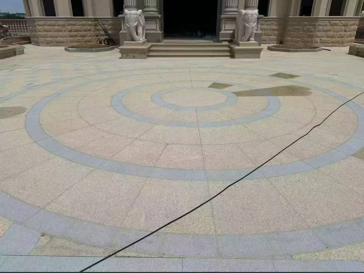 焦作 黄金麻芝麻灰花岗岩石材地铺拼接效果