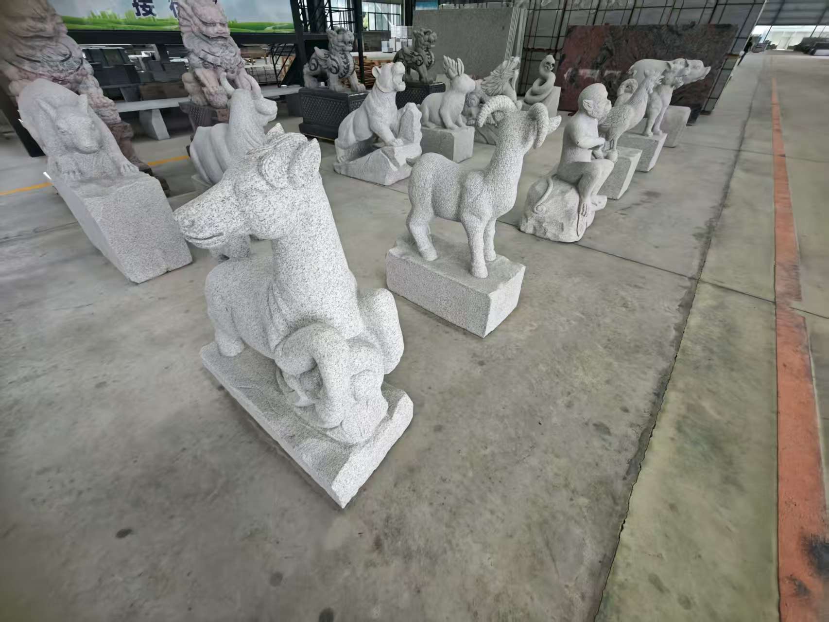 焦作 芝麻白花岗岩造型立体雕刻——十二生肖